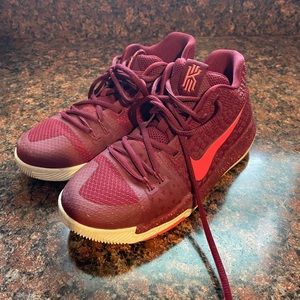 Kyrie 3 sz 4.5Y
